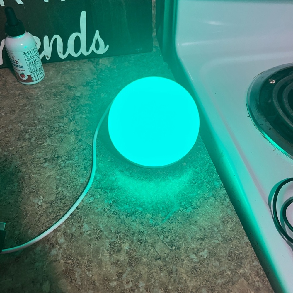 Amazon Echo Glow Colorful Smart Light - Picture 4 of 6